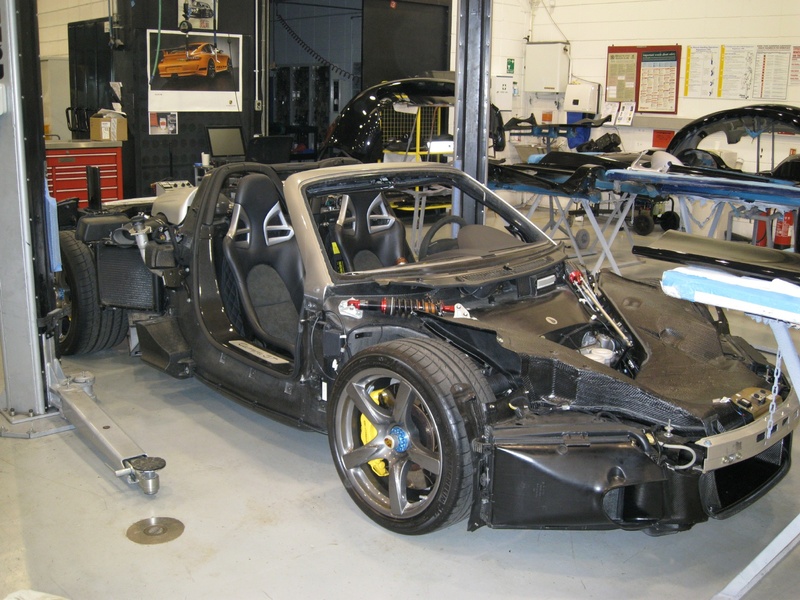 Naakte Porsche Carrera GT