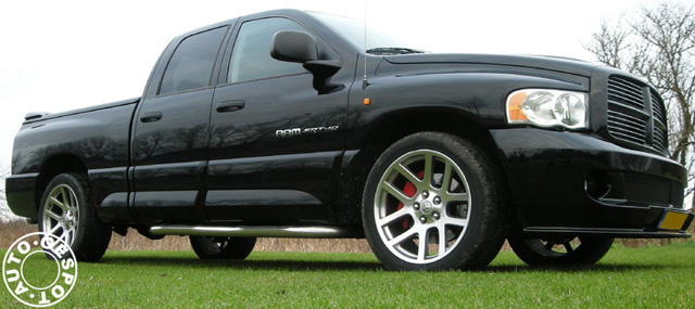 Ritje Dodge Ram SRT-10