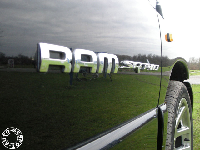 Ritje Dodge Ram SRT-10