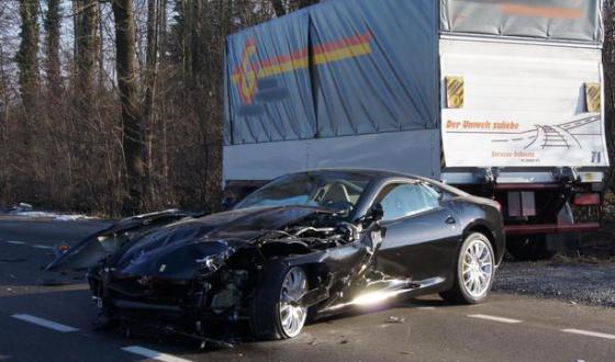 Gecrasht: Ferrari 599 GTB Fiorano in Zwitserland