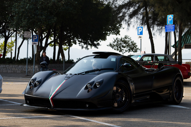 Pagani Zonda Absolute duikt op in het wild!