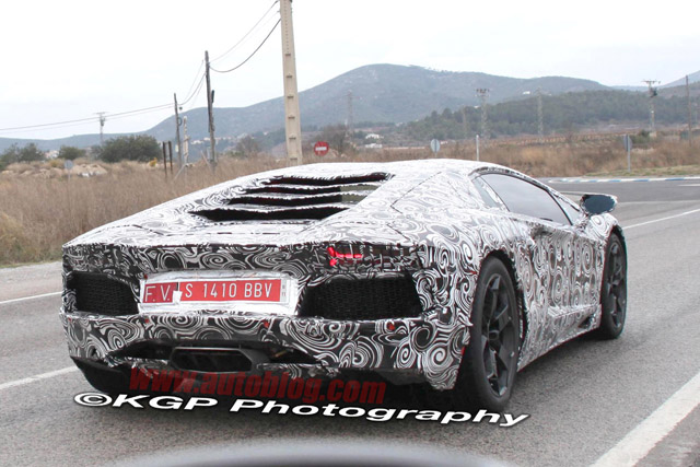 Lamborghini Aventador LP700-4 verliest camouflage