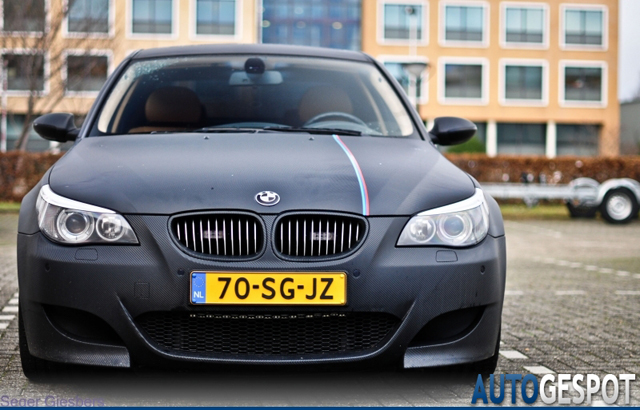 Gespot: opvallende BMW M5 met carbonwrap