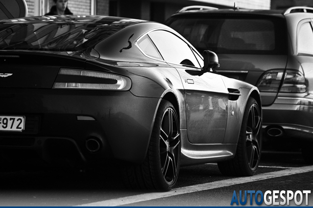 Primeur gespot: Aston Martin V8 Vantage N420 in België