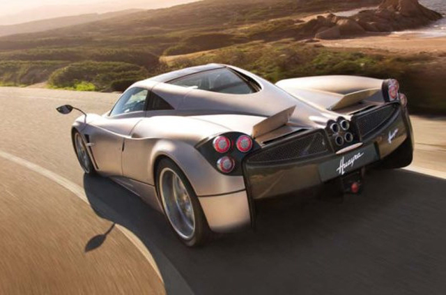 Gelekt: eerste officiële foto van Pagani Huayra