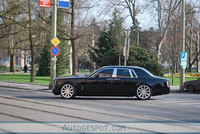 Gespot: velgen onder een Rolls-Royce Phantom: deel één