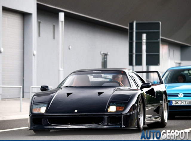 Topspot: Ferrari F40 in Blu Pozzi