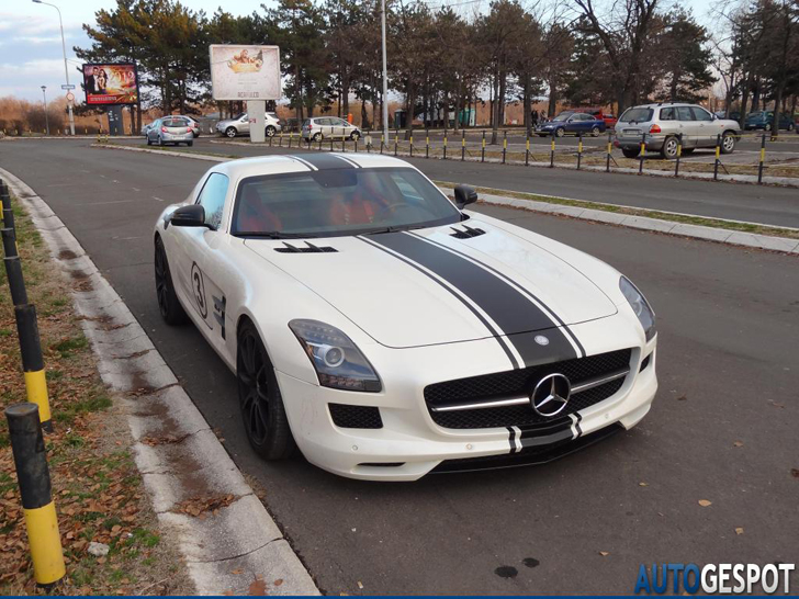 Spot van de dag: sportieve Mercedes-Benz SLS AMG in Belgrado