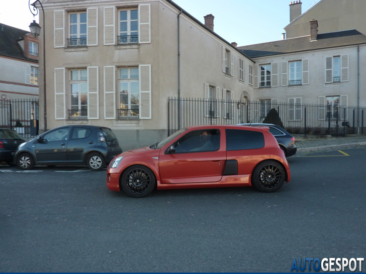 Spot van de dag: Renault Clio V6 Phase II