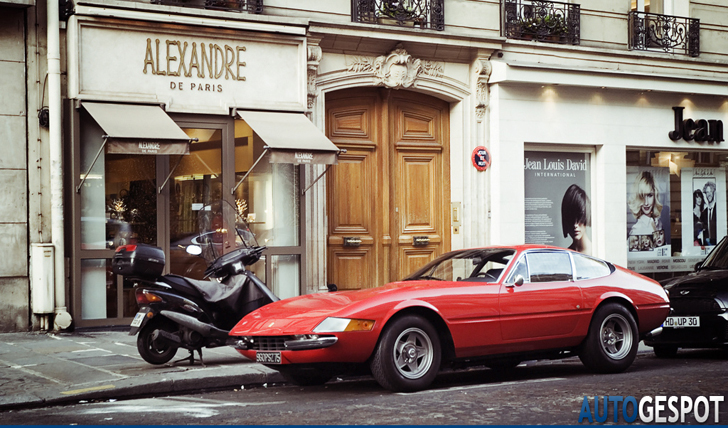 Gespot: prachtige Ferrari 365 GTB/4 Daytona in Parijs