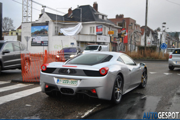 Gespot: Ferrari 458 Italia in klassieke livery