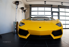 Gespot bij de Lamborghini-dealer: Aventador LP700-4 in Giallo Evros