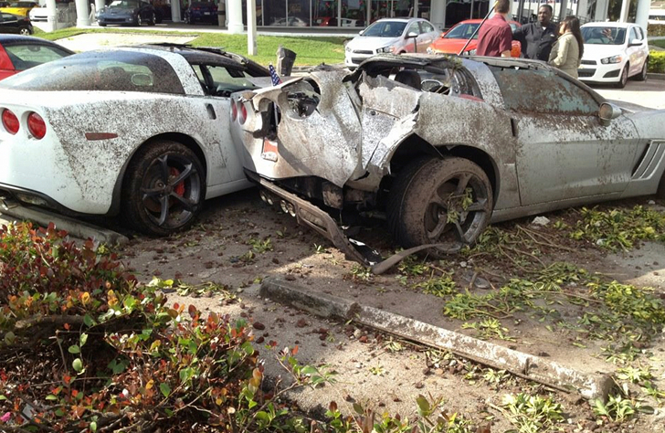 Dronken chauffeur veroorzaakt ongeval bij Corvette dealer in Miami