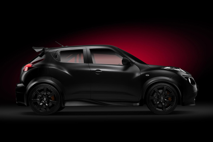 Nissan Juke-R laat supercars zijn achterwerk zien