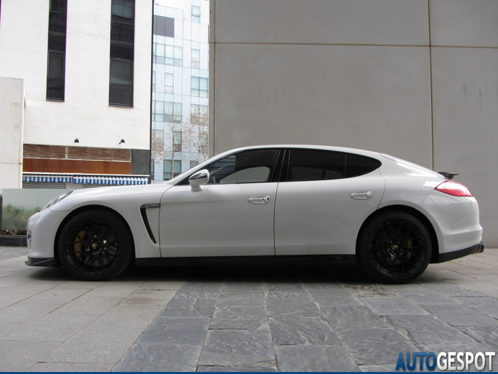 Tuning topspot: Porsche Panamera Turbo Oakley Design