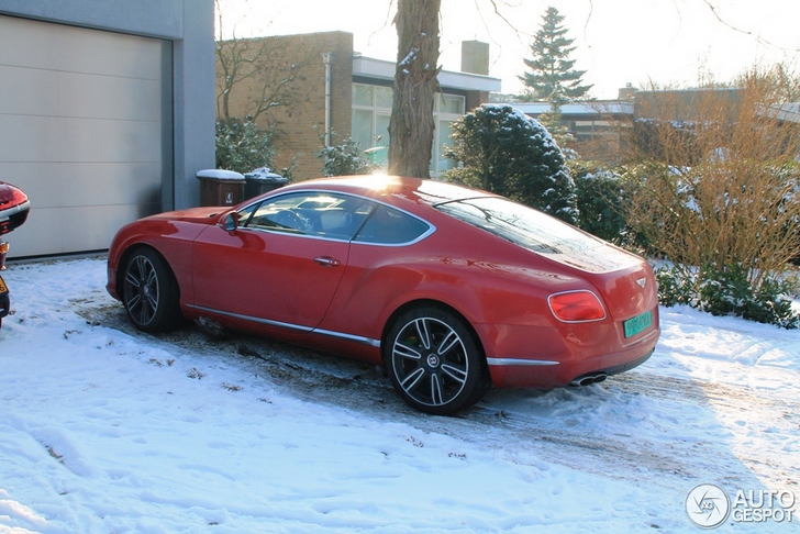 Spot van de dag: Prachtig rode Bentley Continental GT V8 