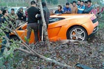 Crashtime in China: Lamborghini Gallardo LP560-4 van de weg