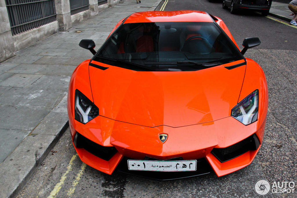 Alle kleuren van de regenboog: Lamborghini Aventador LP700-4