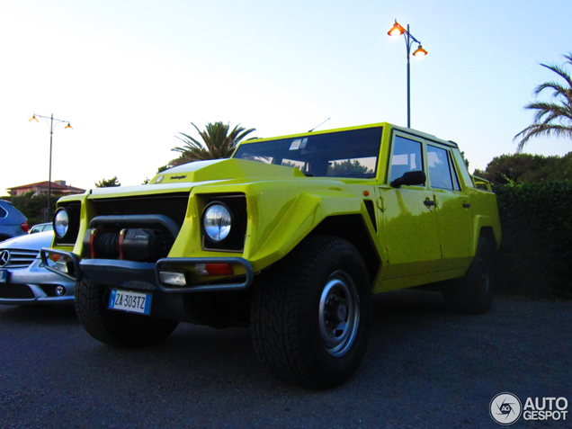 Een lelijk eendje: Lamborghini LM002