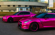 Chrom-rosa Folierung auf Nissan und Maserati