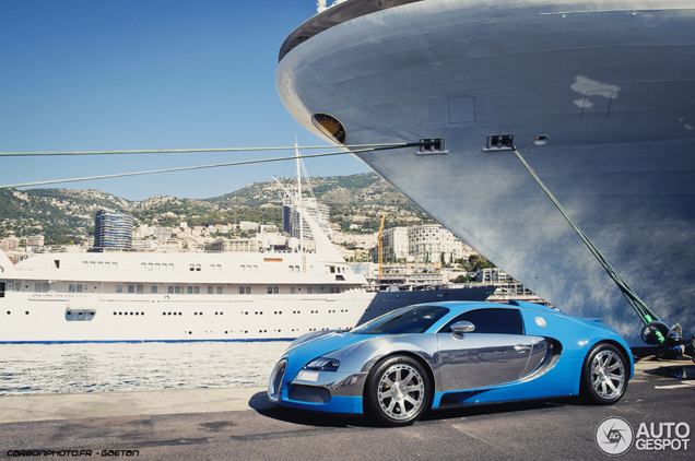 Une Bugatti Veyron 16.4 Centenaire superbement photographiée à Monaco