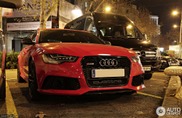 Dani Alves vom FC Barcelona fährt Audi RS6 Avant C7