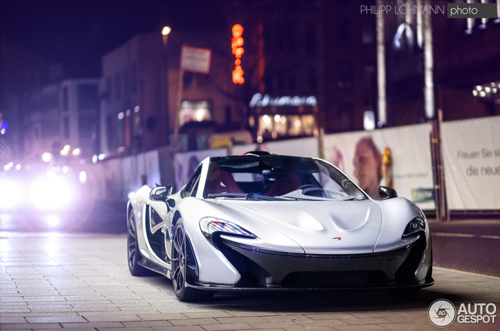 McLaren P1 in Düsseldorf is de koning van de nacht