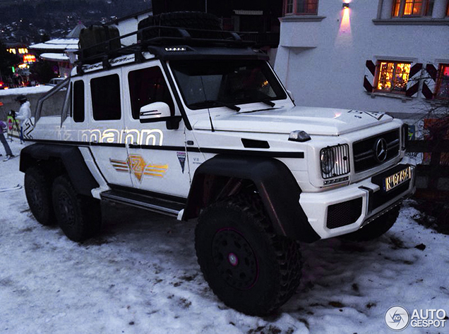 Ultieme wintertransport in Kitzbühel gespot: G-Klasse 6x6