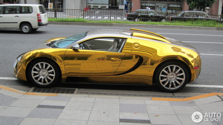 Gouden wrap siert Bugatti Veyron 16.4 in Tokyo