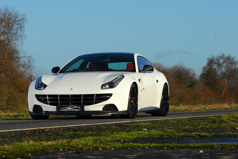 Oakley Design toont Ferrari FF