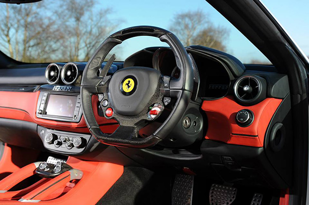 Oakley Design toont Ferrari FF
