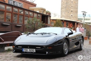 Jaguar XJ220 is a perfect Christmas gift for a car spotter