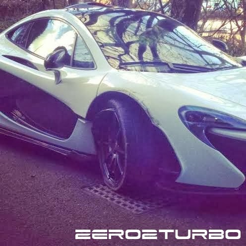 McLaren P1 schaadt zijn aangezicht in Engeland