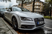 Off-white looks great on the Audi S7