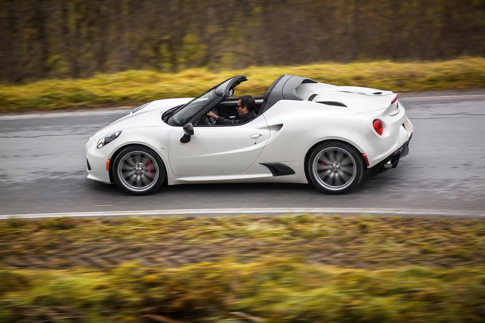 Alfa Romeo 4C Spider is officieel