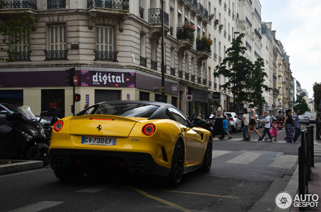 Gespot: Ferrari 599 GTO in hartje Parijs