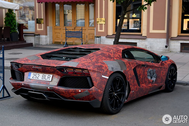 Gewrapte Lamborghini Aventador LP700-4 oogt massief 