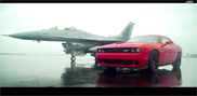 Movie: Dodge Challenger SRT Hellcat versurs an F16 fighter jet
