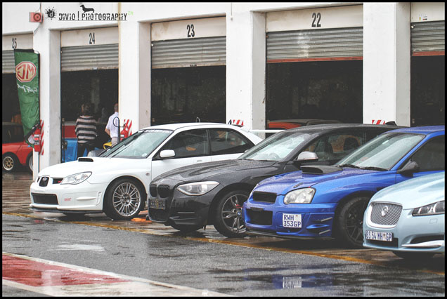 Open trackway op Kyalami circuit trekt leuke auto's aan