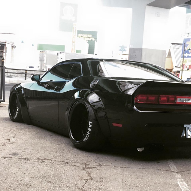 Dodge Challenger krijgt behandeling van Liberty Walk