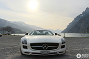 Mercedes-Benz SLS AMG GT Roadster shines at the Walensee