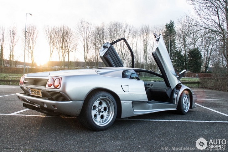 Spot van de dag: spoilerloze Lamborghini Diablo