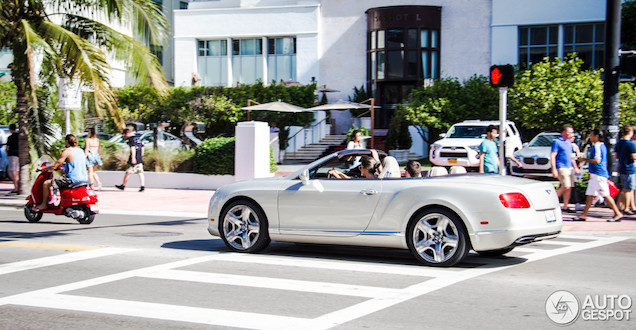 Gespot in Miami: Bentley Continental GTC in zijn element 