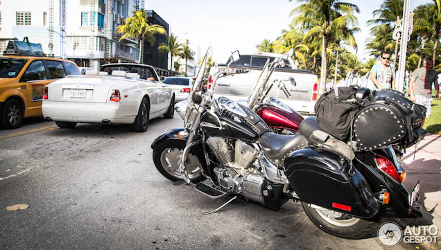 Gespot: lekker Rollsen door Miami