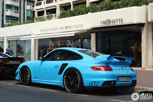 Monsterlijk blauw duo gespot in Cannes