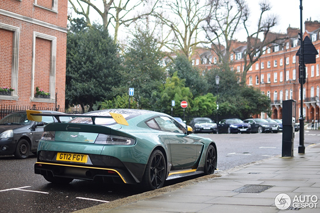 Aston Martin Vantage GT12 verrast in Londen