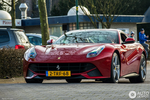 Spot van de dag: Ferrari F12berlinetta benadert perfectie