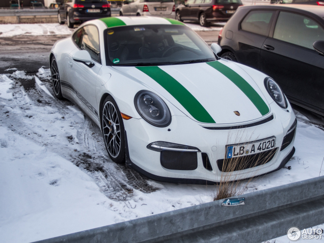 Porsche 911 R is een uitdaging in de sneeuw