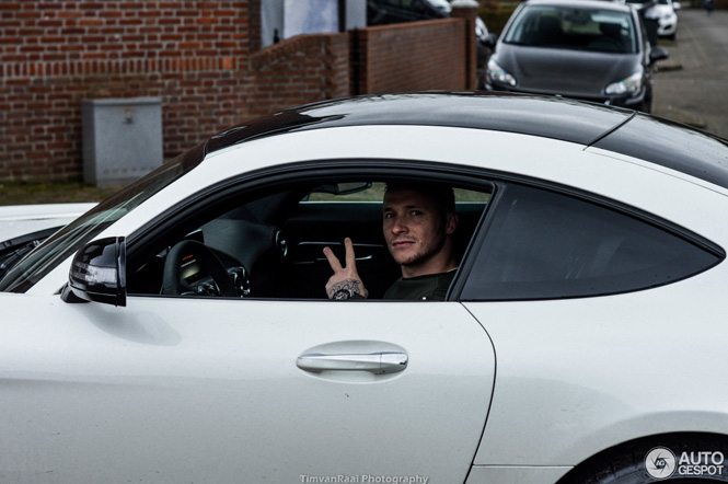 Alexander Büttner gespot met zijn Mercedes-AMG GT S