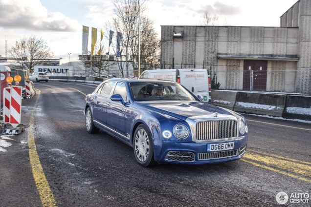 Bestuurder heeft dikste pret in de Bentley Mulsanne 2016